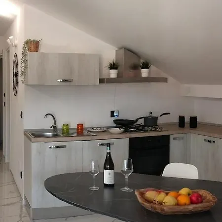 La Casa Delle Langhe A Guarene - Free Parking - Balcone Unesco Apartment *